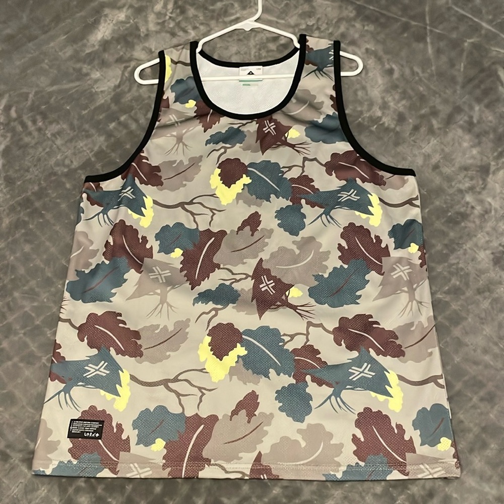 LRG tank top great condition